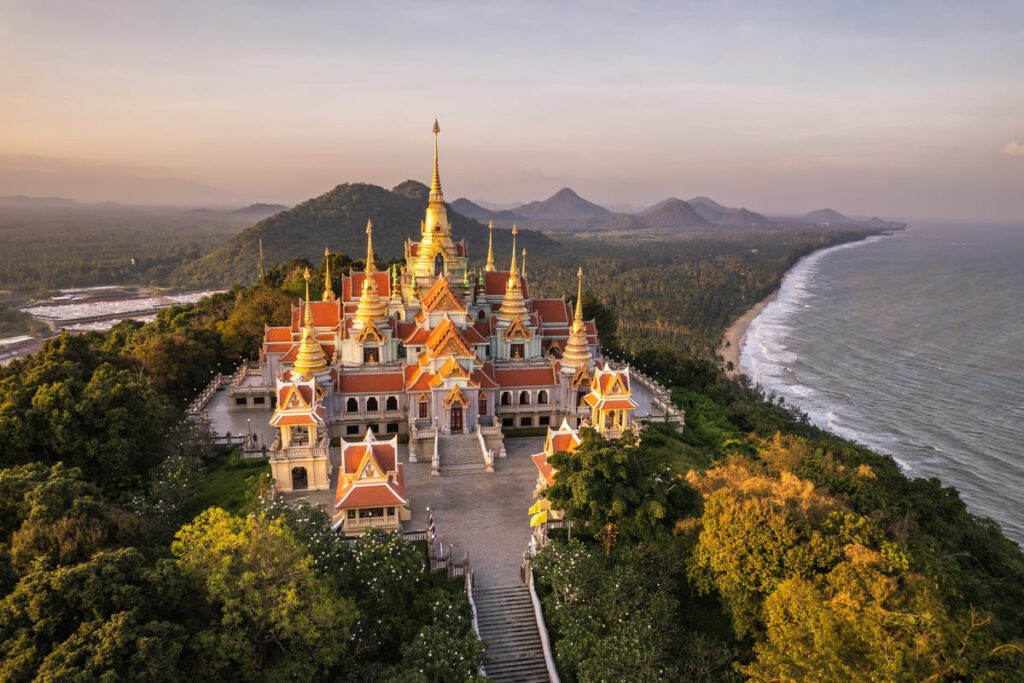 Evadare în Siam - Liniște spirituală, ritualuri ancestrale și frumusețe vibrantă în Thailanda